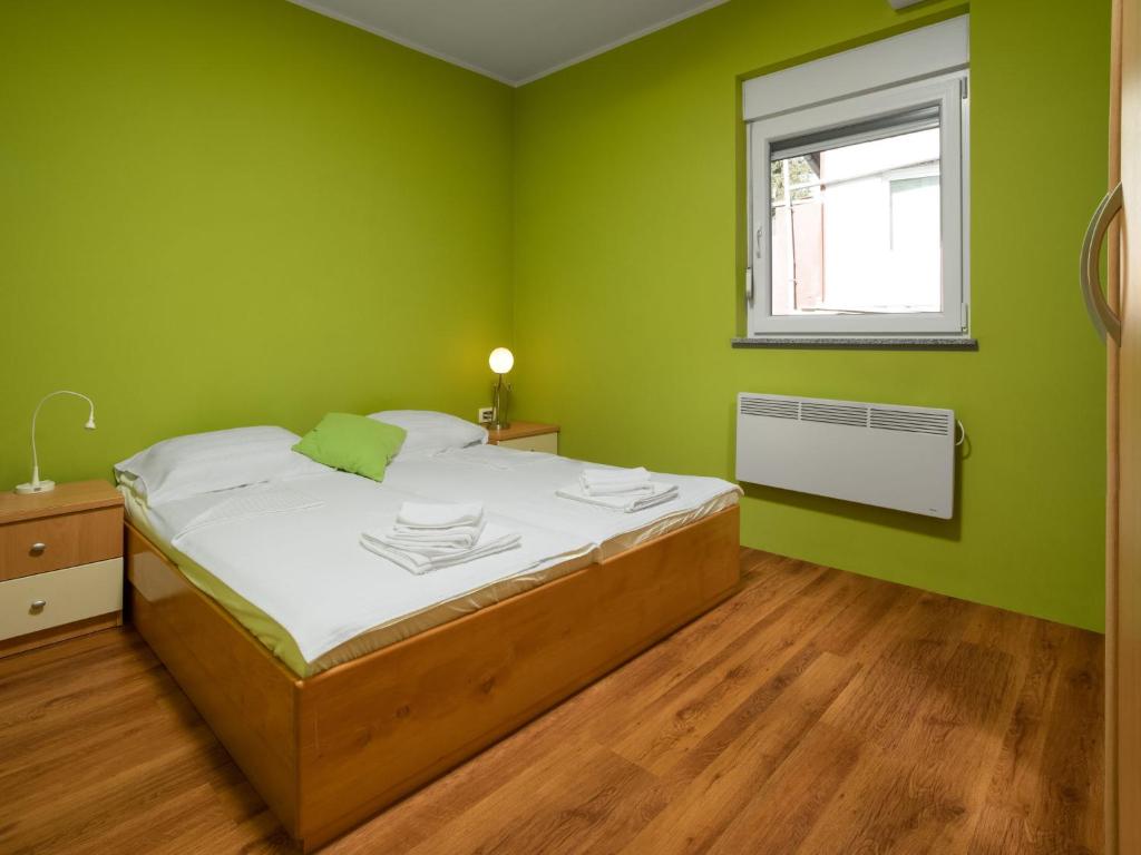 Postel nebo postele na pokoji v ubytování Holiday Home Lavendel by Interhome