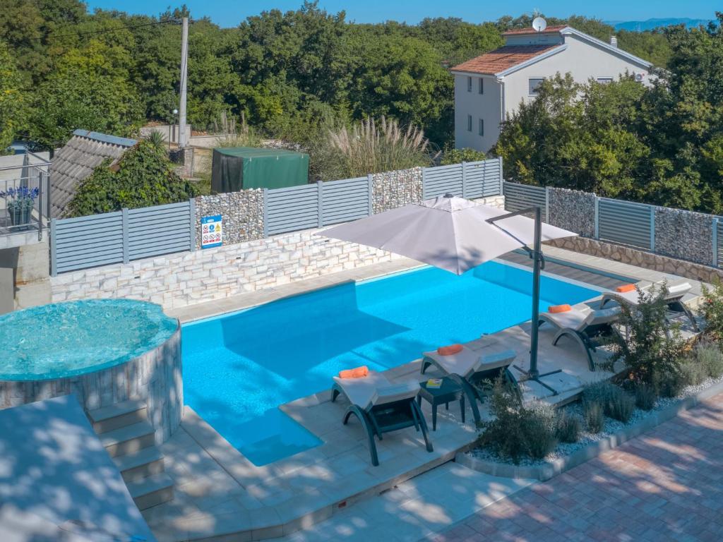Bazén v ubytování Holiday Home Lavendel by Interhome nebo v jeho okolí