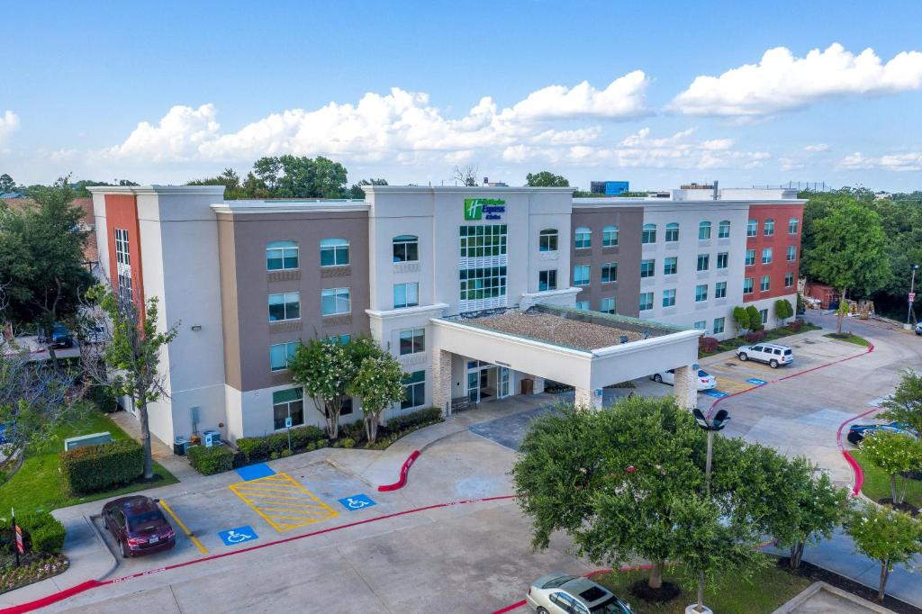 an overhead view of a building with a parking lot at Holiday Inn Express & Suites Arlington North – Stadium Area, an IHG Hotel in Arlington