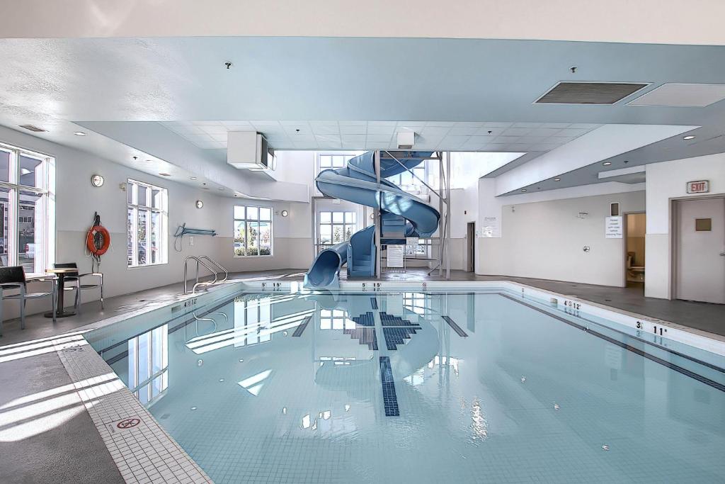 Holiday Inn Express Airport Calgary by IHG - Resim 37