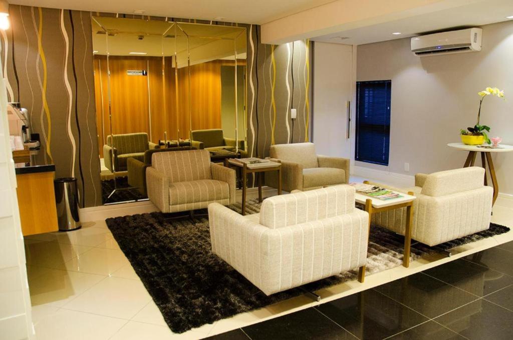  Summit Millian Hotel