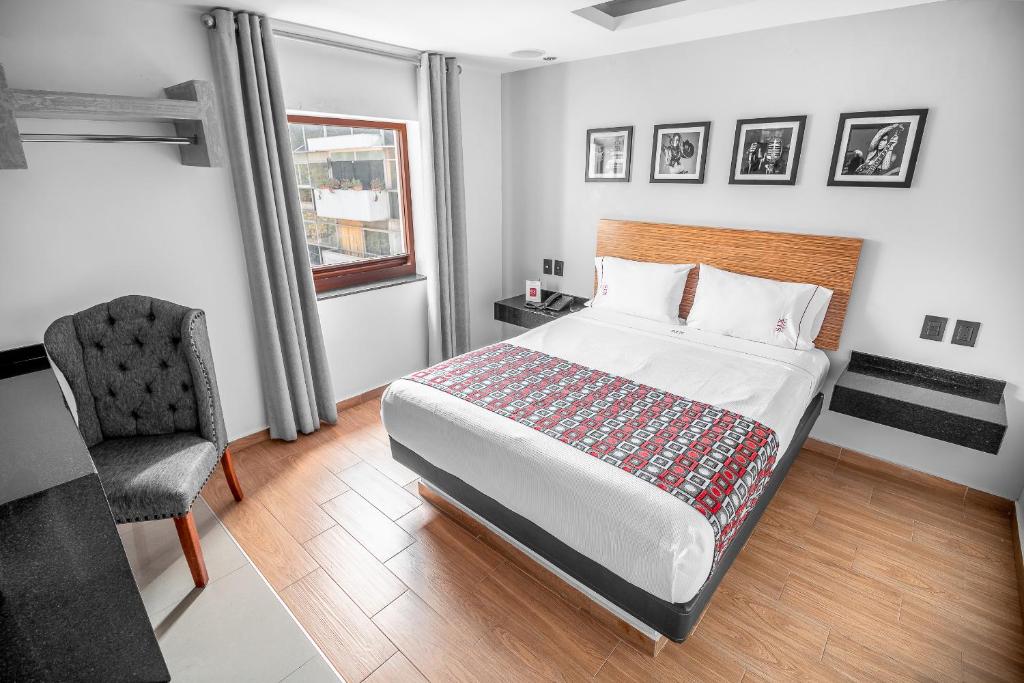 Postel nebo postele na pokoji v ubytování Six Hotel Guadalajara Expiatorio