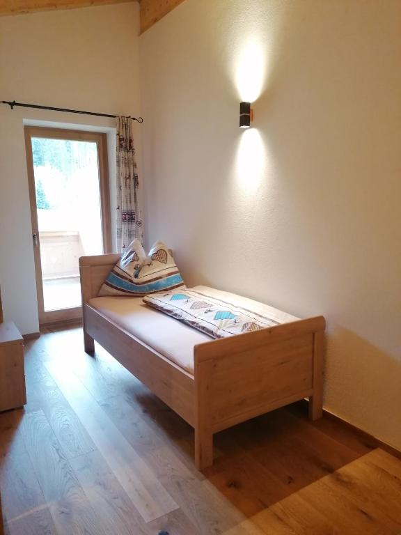 Postel nebo postele na pokoji v ubytování Alpen-Appartement Auerhof