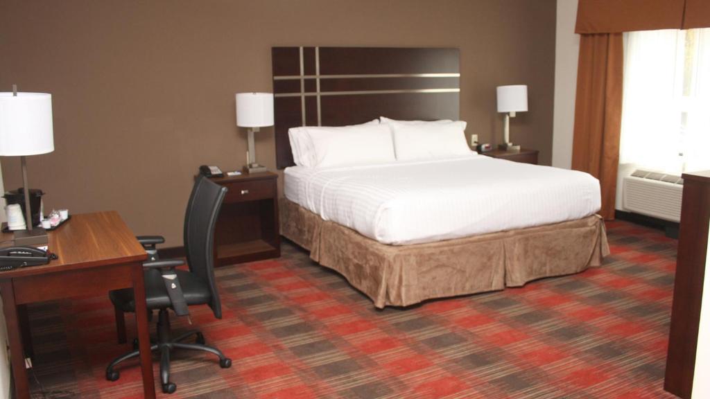 Holiday Inn Express & Suites Cumberland - La Vale by IHG - Suite King