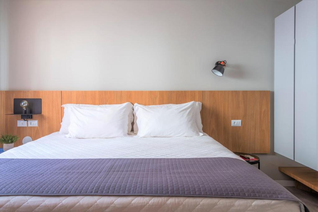 Säng eller sängar i ett rum på Hotel Melo