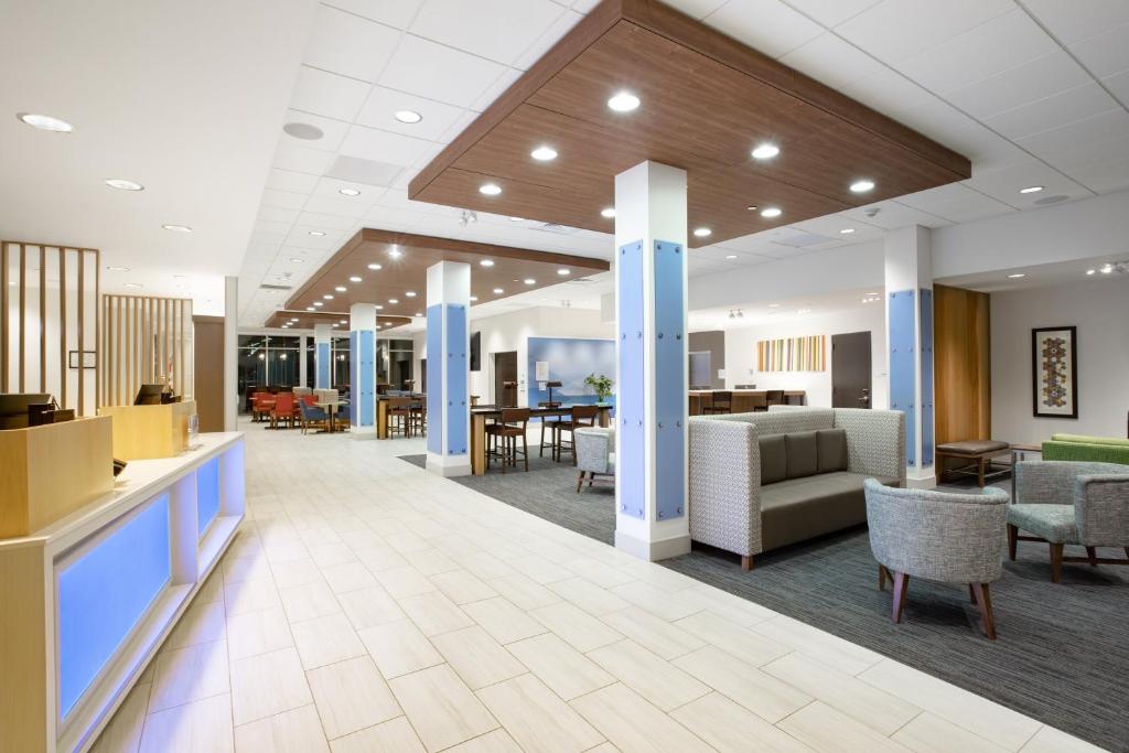 Posezení v ubytování Holiday Inn Express & Suites - Ely by IHG