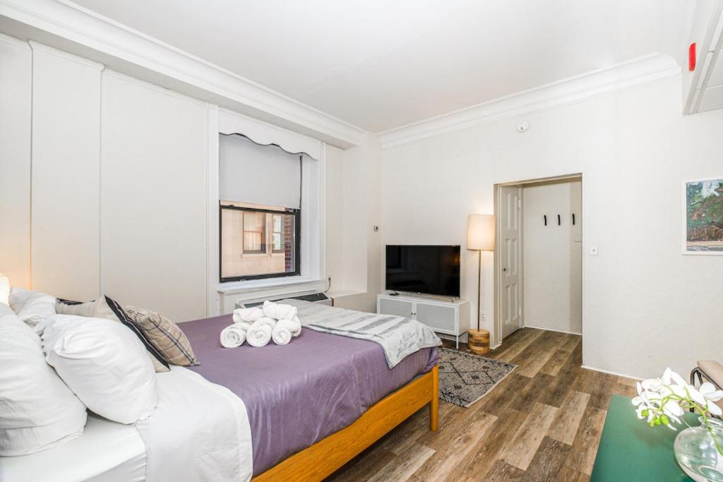 Postelja oz. postelje v sobi nastanitve Furnished Apartment in Downtown