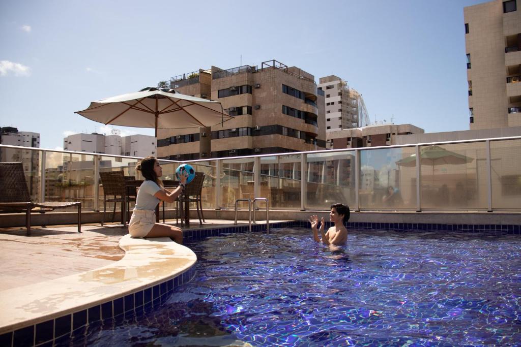 Swimming pool sa o malapit sa Holiday Inn Express Maceió, an IHG Hotel