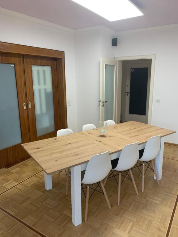 Fotografie z fotogalerie ubytování AschaffApartment 4 Schlafzimmer bis 10 Personen bei Aschaffenburg v destinaci Mainaschaff