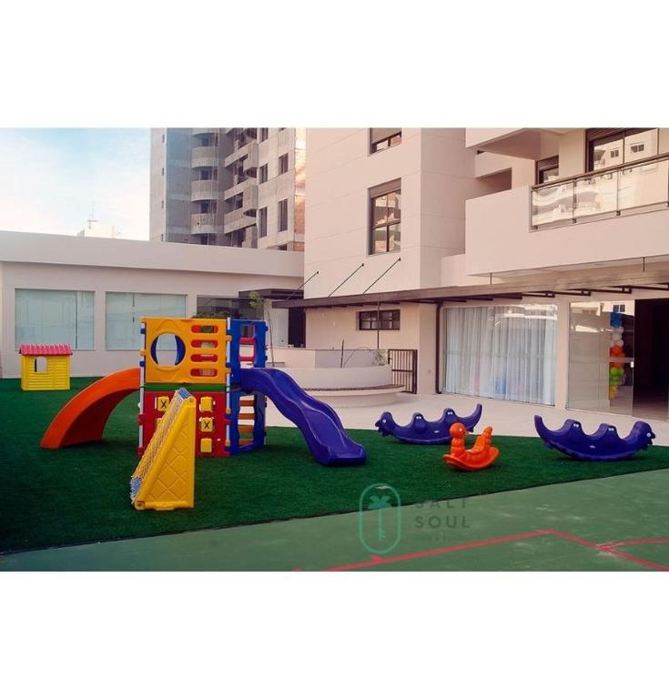  Apto com piscina e garagem