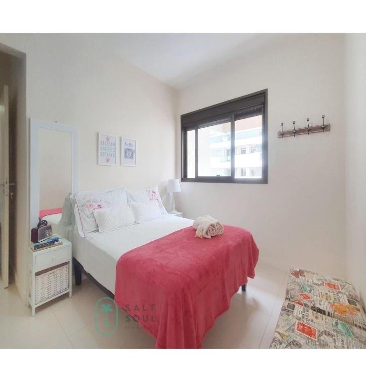  Apto com piscina e garagem