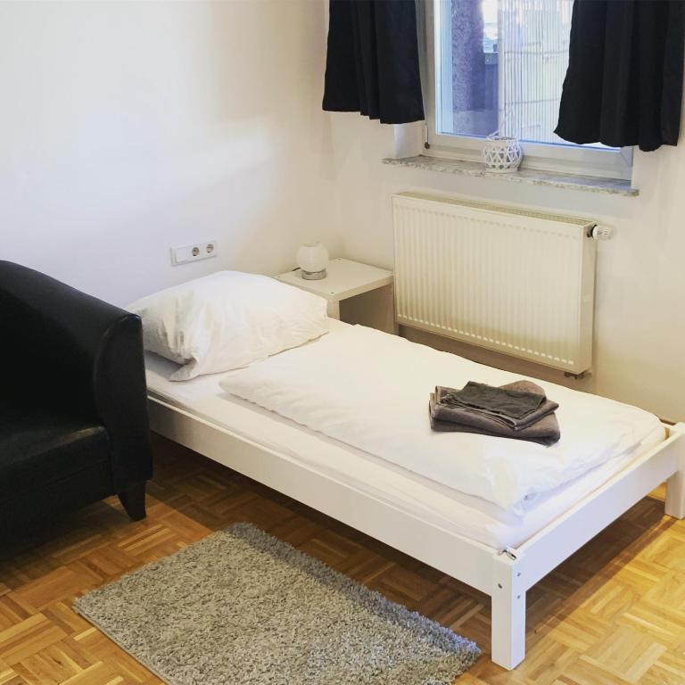 Postel nebo postele na pokoji v ubytování AschaffApartment 4 Schlafzimmer bis 10 Personen bei Aschaffenburg