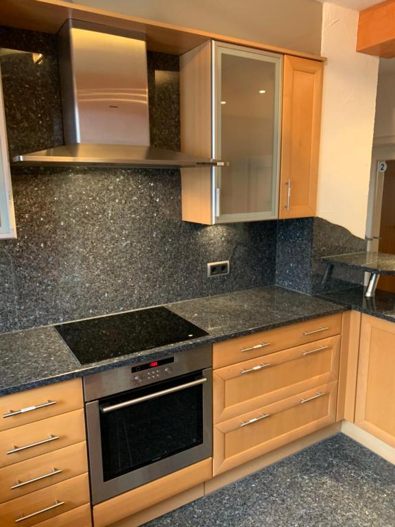 Kuchyň nebo kuchyňský kout v ubytování AschaffApartment 4 Schlafzimmer bis 10 Personen bei Aschaffenburg