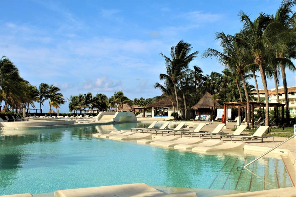Piscina en o cerca de BlueBay Grand Esmeralda-All Inclusive