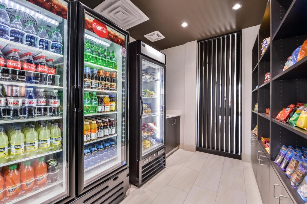 Holiday Inn Express & Suites - Kansas City - Lee's Summit by IHG photo