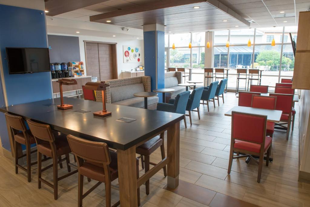 Holiday Inn Express & Suites - Mishawaka - South Bend by IHG photo