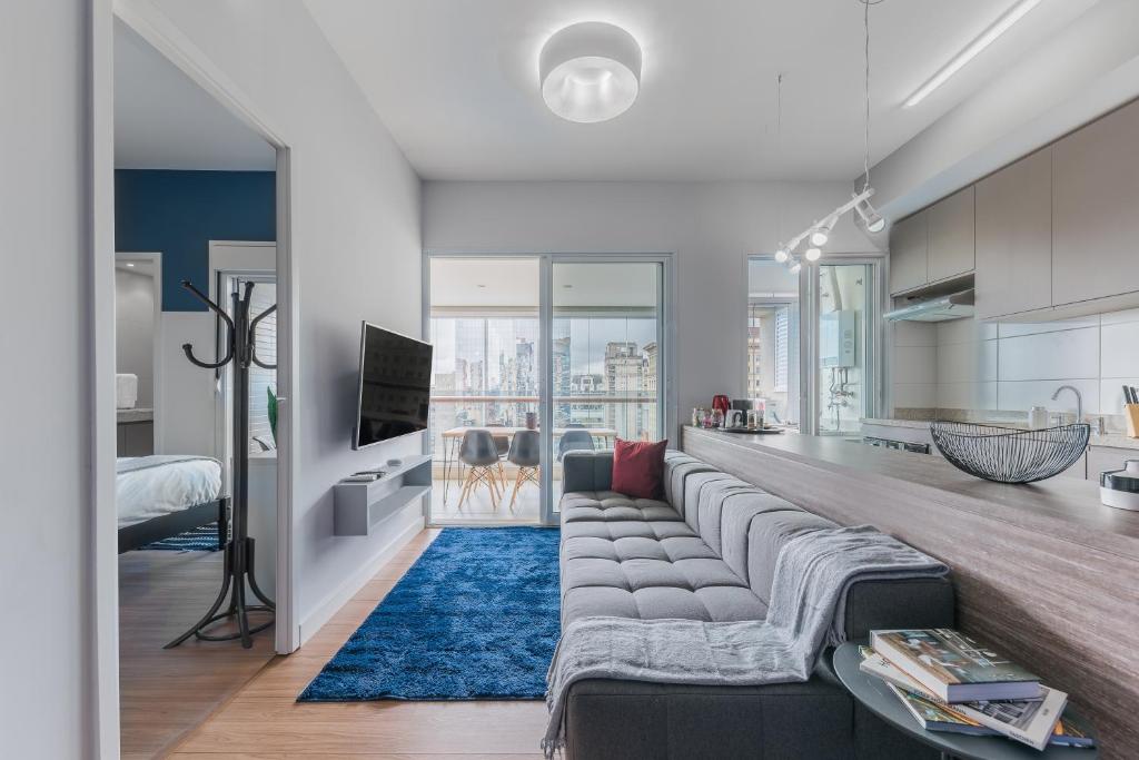  Apartamento completo com sacada - Vila Olímpia