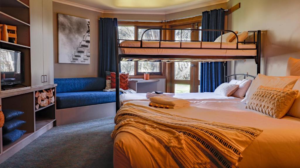 Кровать или кровати в номере Hotel High Plains
