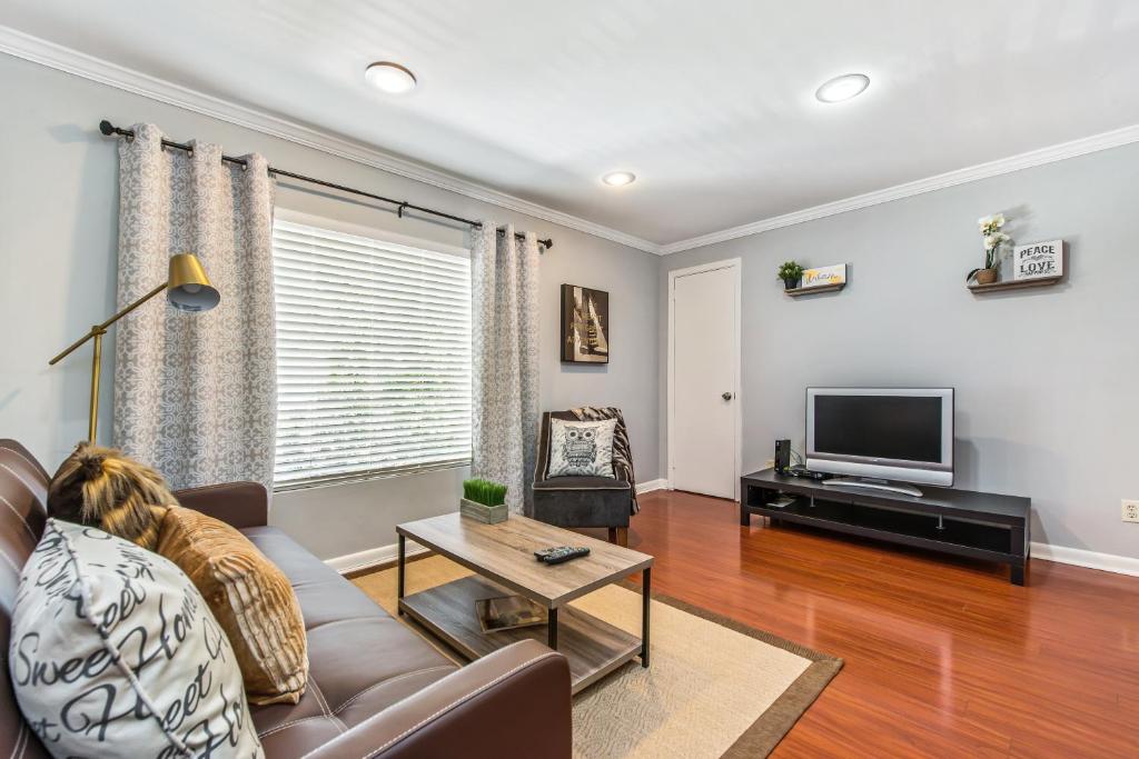 Amazing Midtown Atlanta Location by Piedmont Park Beltline Ponce City Market - One-Bedroom Apartment