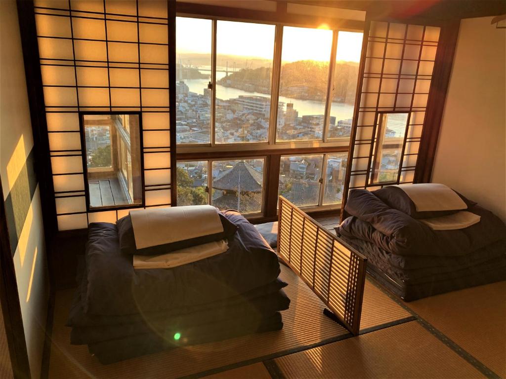 Posezení v ubytování Onomichi Guest House Miharashi-tei