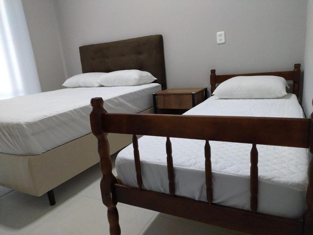  Casa com amplo gramado e vista para o mar
