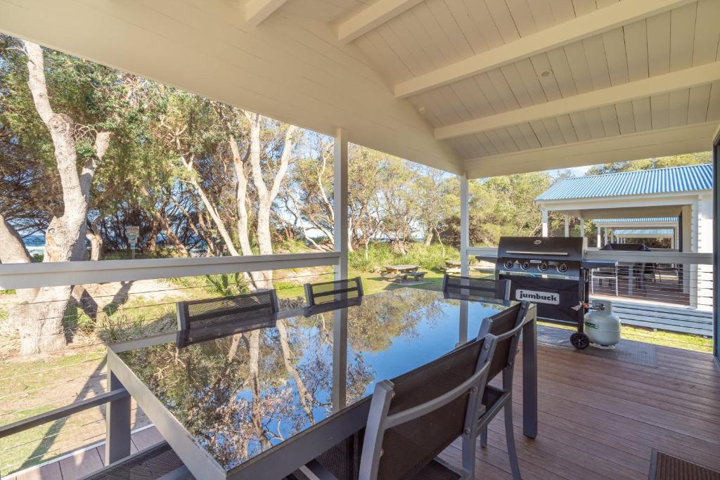 BIG4 Tasman Holiday Parks - Racecourse Beach - Deluxe Beachfront Villa (3BR)