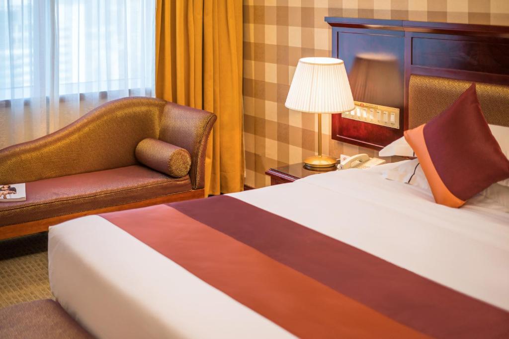 Postel nebo postele na pokoji v ubytování Asia International Hotel Guangdong
