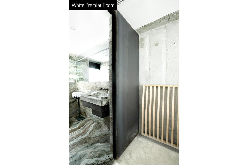 A bed or beds in a room at TUVE Hotel