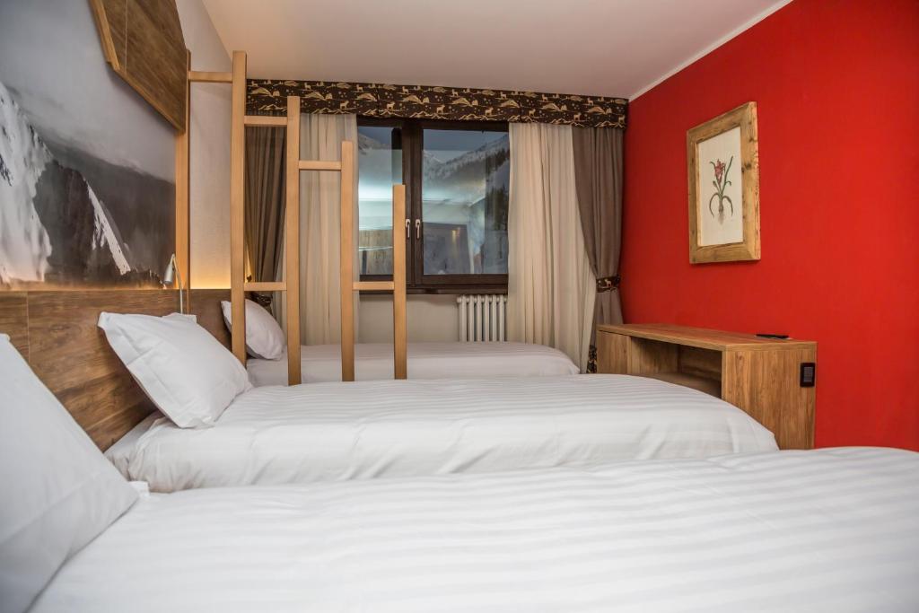 Postel nebo postele na pokoji v ubytování Hotel Du Col