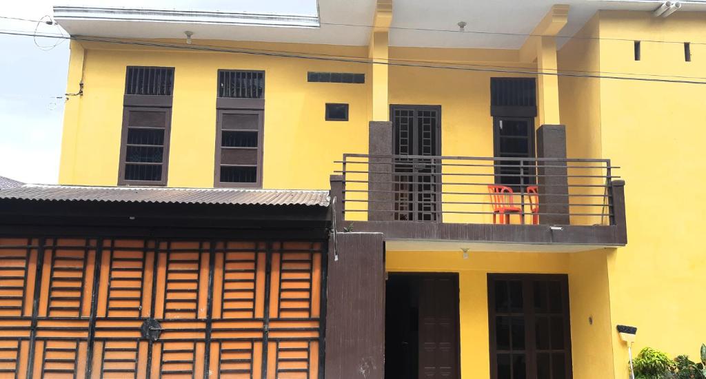 Balkón nebo terasa v ubytování Airangga Home Stay Syariah Berastagi RedPartner
