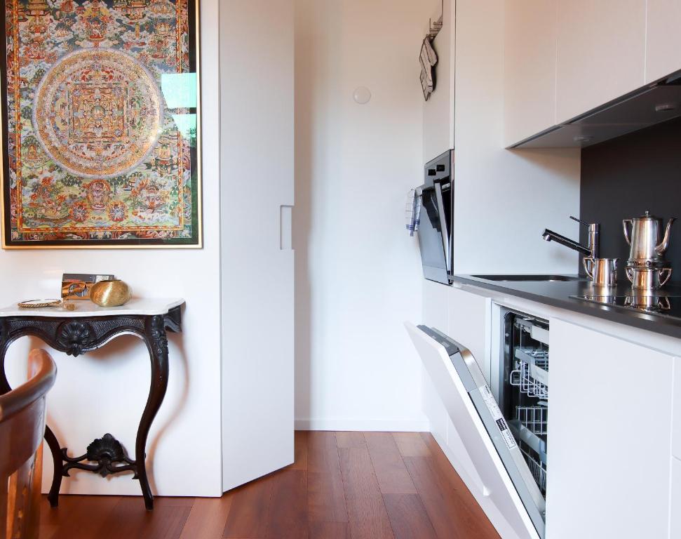 Kuchyň nebo kuchyňský kout v ubytování Al Ciani Balcony Suite
