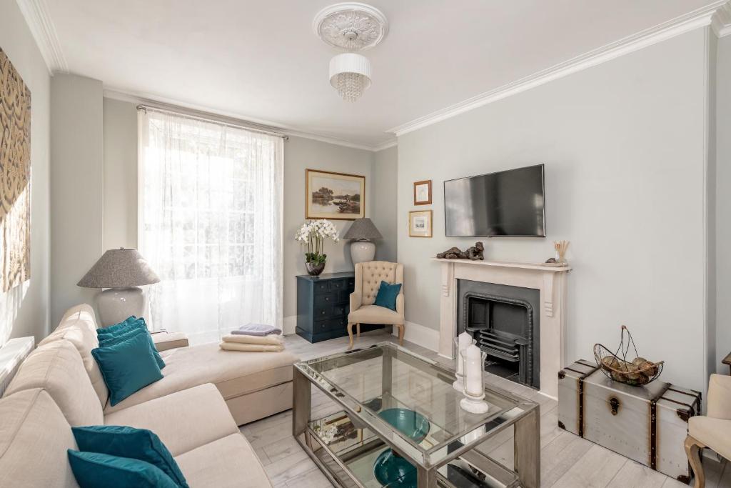 a living room with a couch and a tv at Gorgeous Garden Apartment in Bath