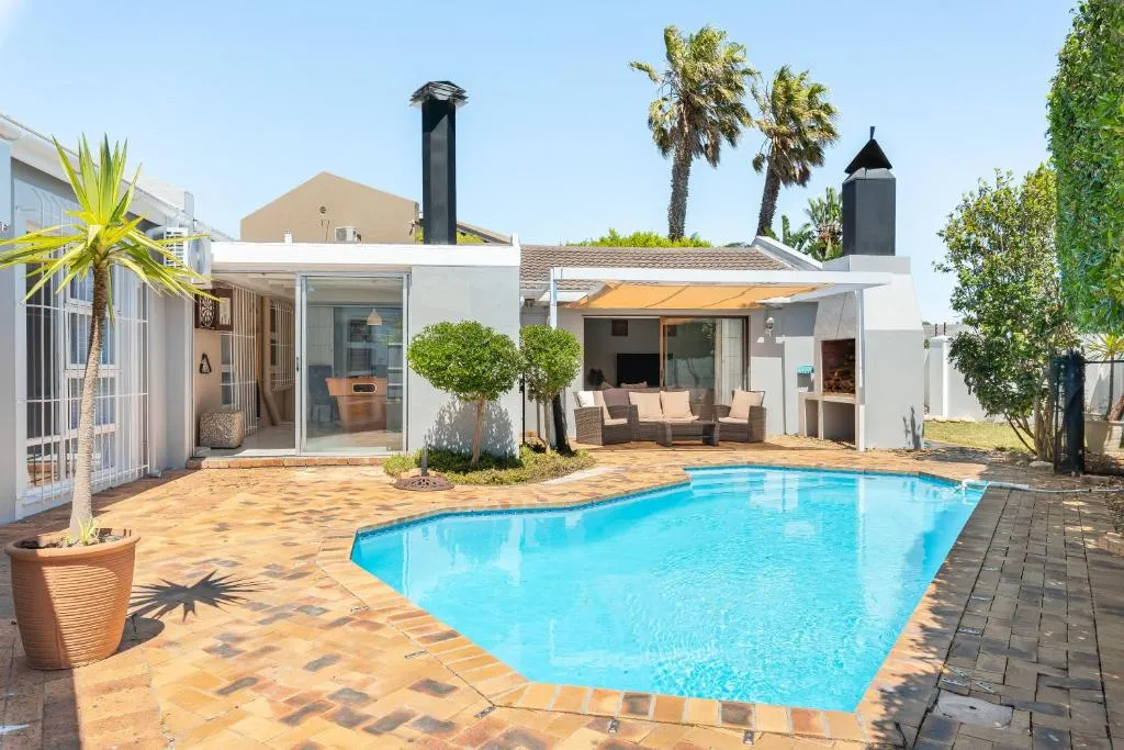Waterford Close 4, Cape Town, South Africa