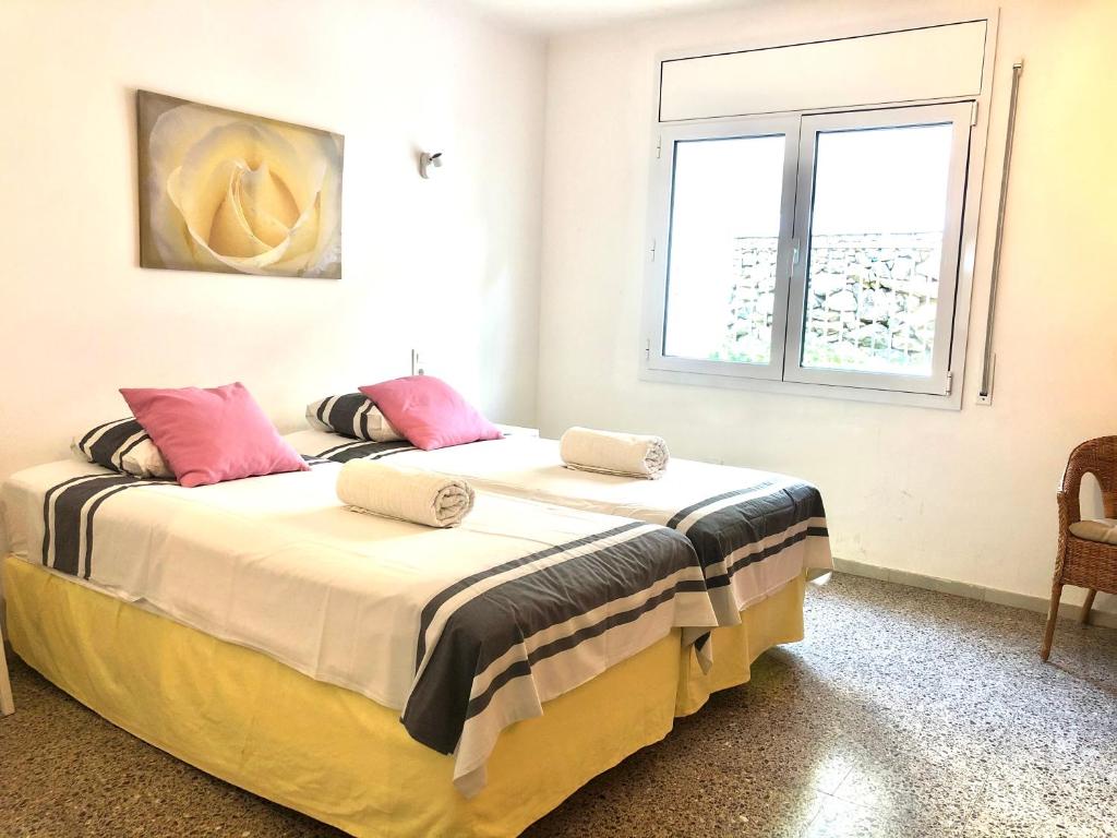 Postel nebo postele na pokoji v ubytování VILLA ALMADRABA PARA 16 PERSONAS