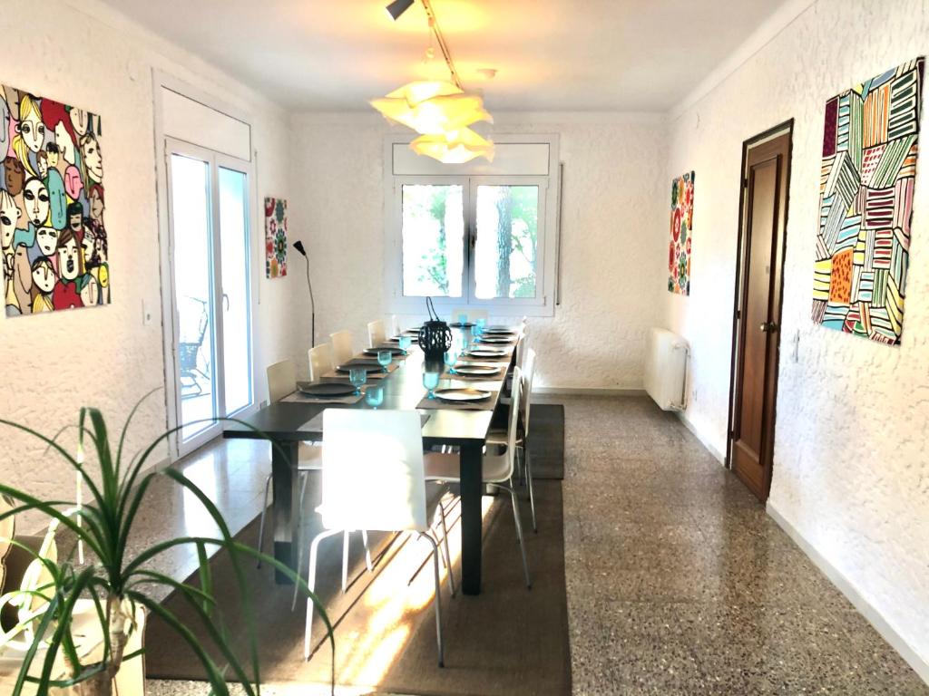 Fotografie z fotogalerie ubytování VILLA ALMADRABA PARA 16 PERSONAS v destinaci Roses