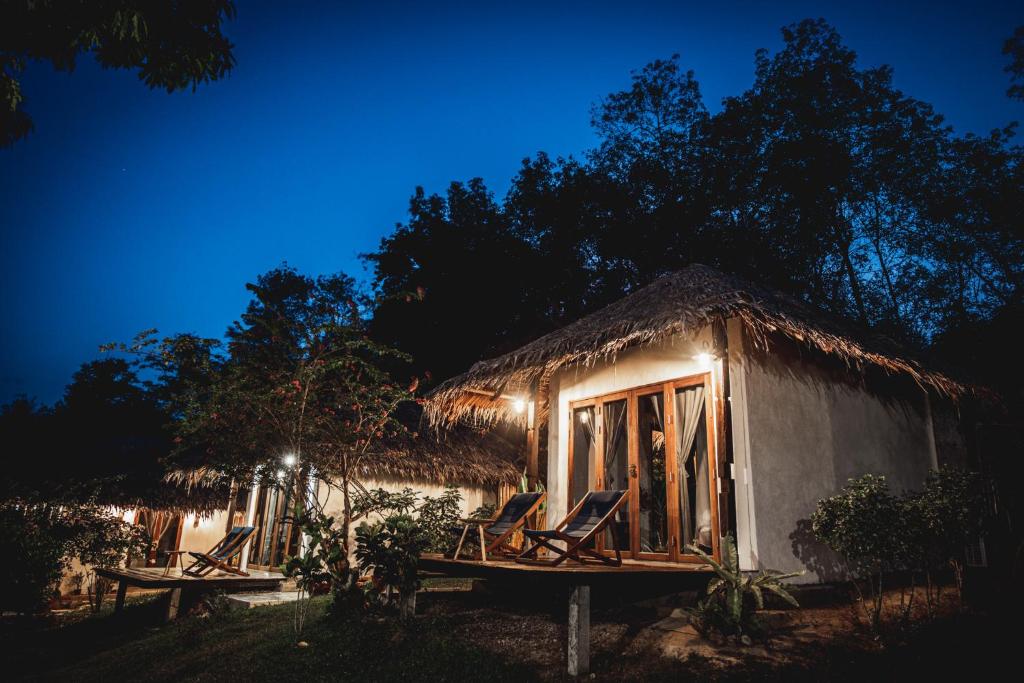 Inhale @ Hill - Bungalow With Sea View