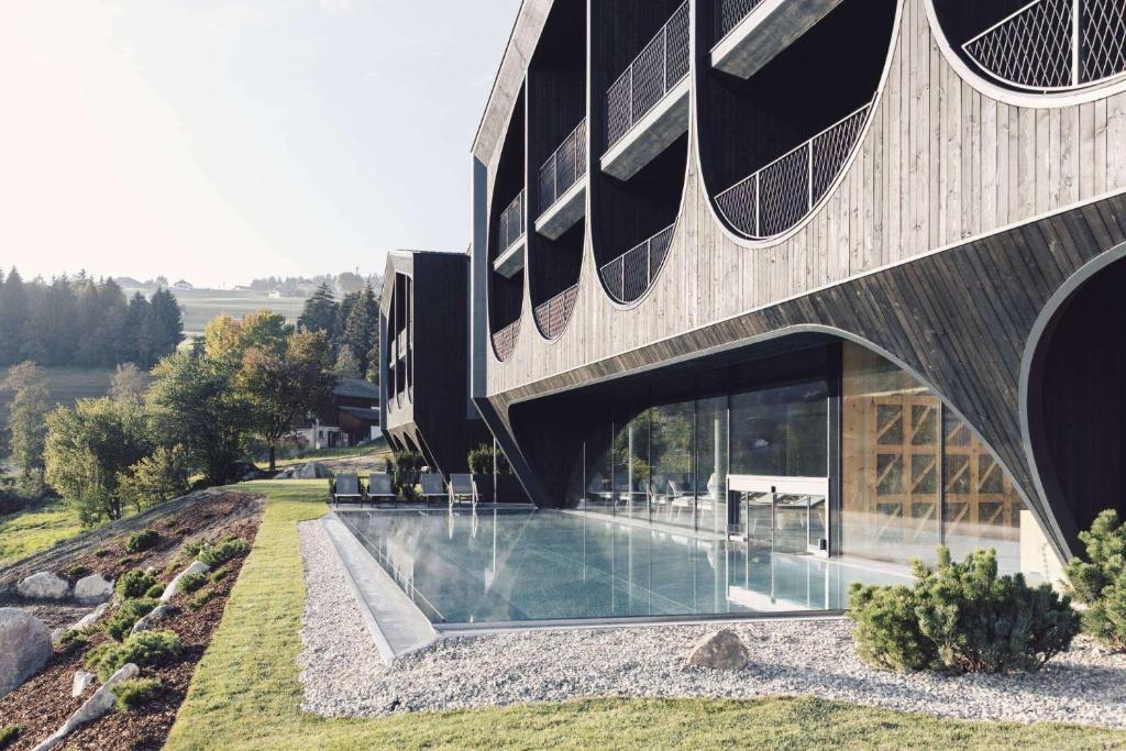 Bazén v ubytování Hotel Milla Montis nebo v jeho okolí