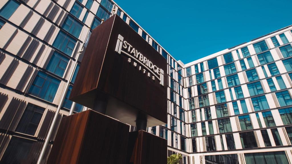 Staybridge Suites Dubai Al-Maktoum Airport by IHG - Resim 26