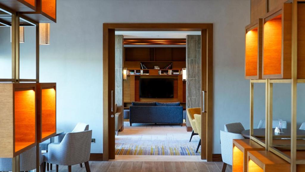 Staybridge Suites Dubai Al-Maktoum Airport by IHG - Resim 32