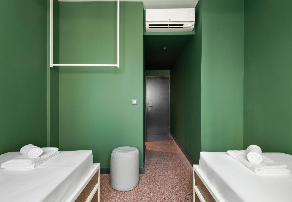 Zeus is Loose Hostel - 12