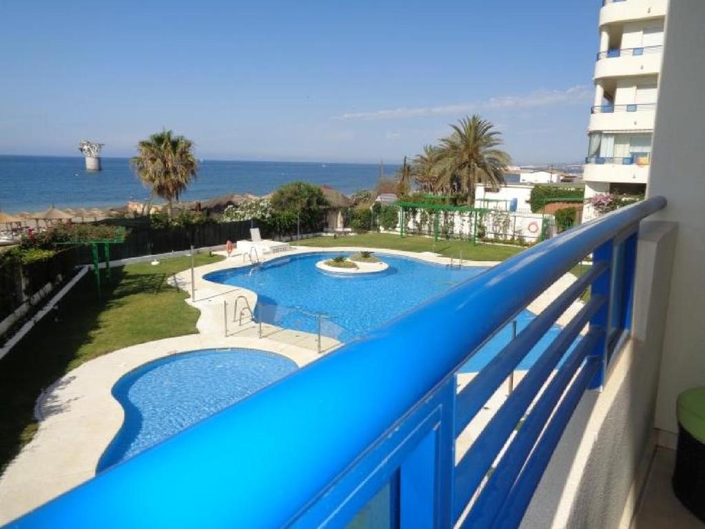 Apartamento penthouse frente al mar, Marbella, Spain ...