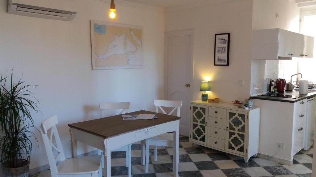 Kuchyň nebo kuchyňský kout v ubytování Apartamento Puerta al Mar