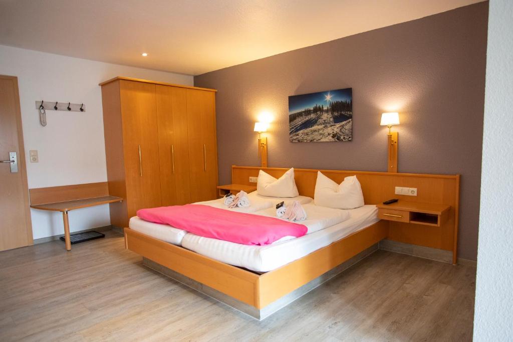 Postel nebo postele na pokoji v ubytování Das Loft Hotel Willingen