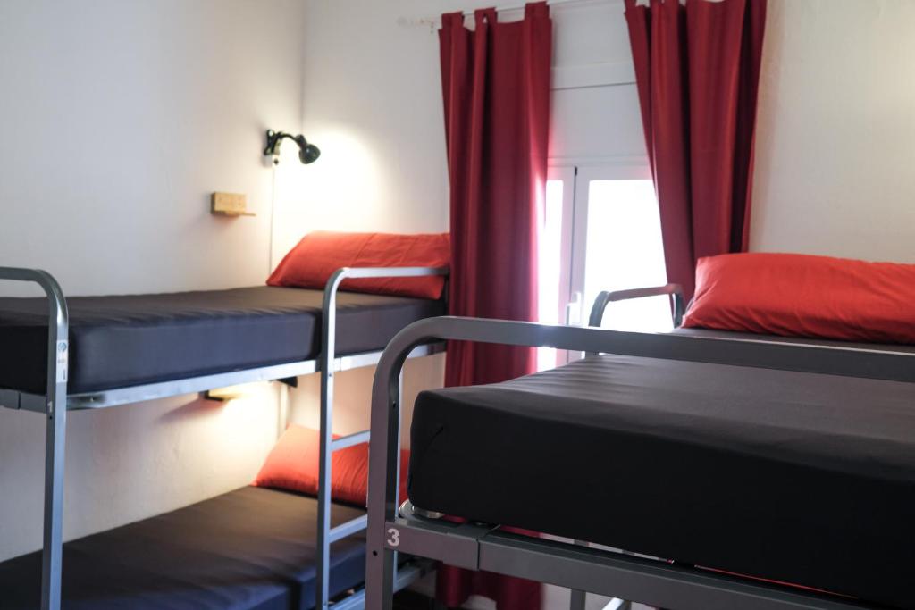Postel nebo postele na pokoji v ubytování Mana Mana Youth Hostel