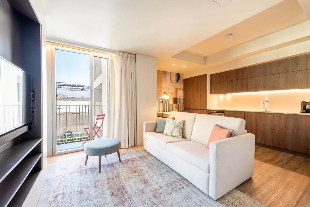 GuestReady - Midcentury Studio with Balcony in Santos 201, Amadora, Portugal