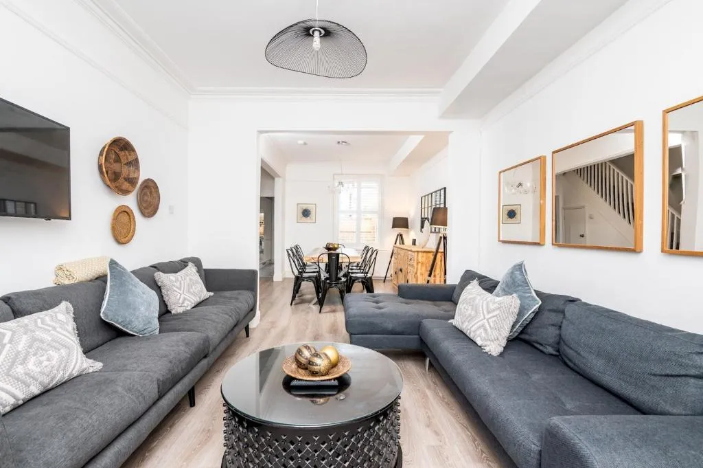 Pass the Keys - Elegant and Modern 5 Bed House with Free Parking, York, Marea Britanie