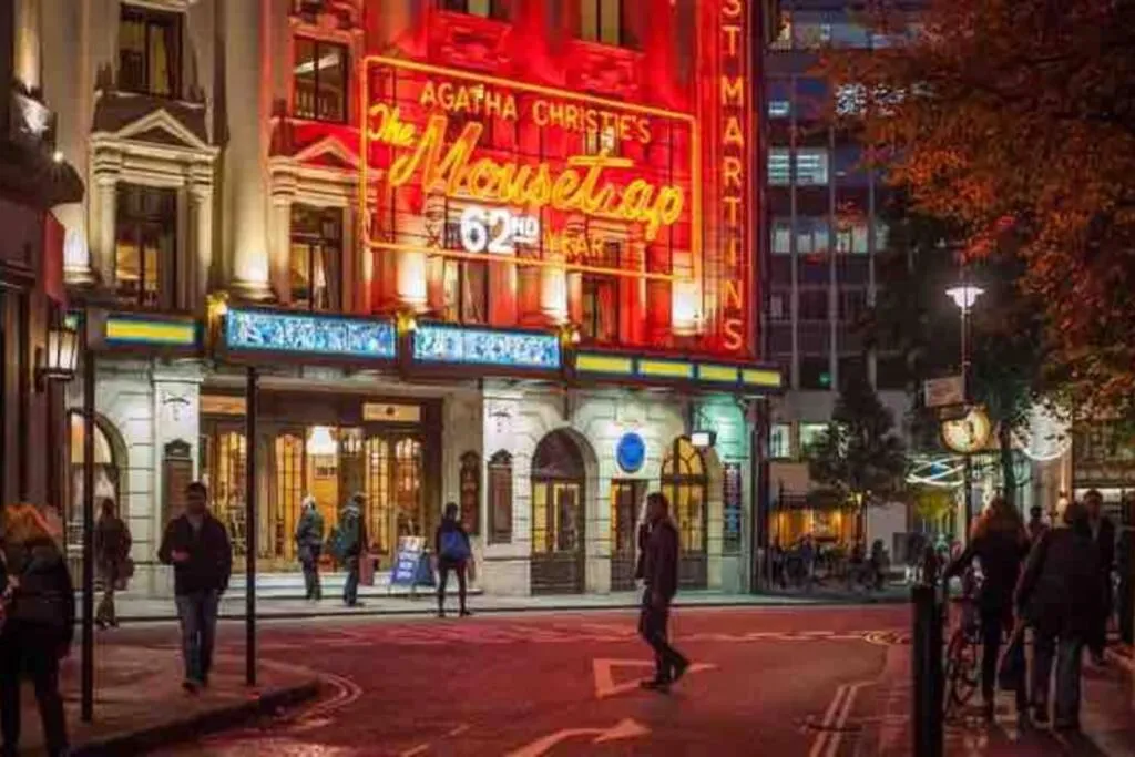 SOHO Central Location - 1 BDR Flat - Wardour St, London, United Kingdom