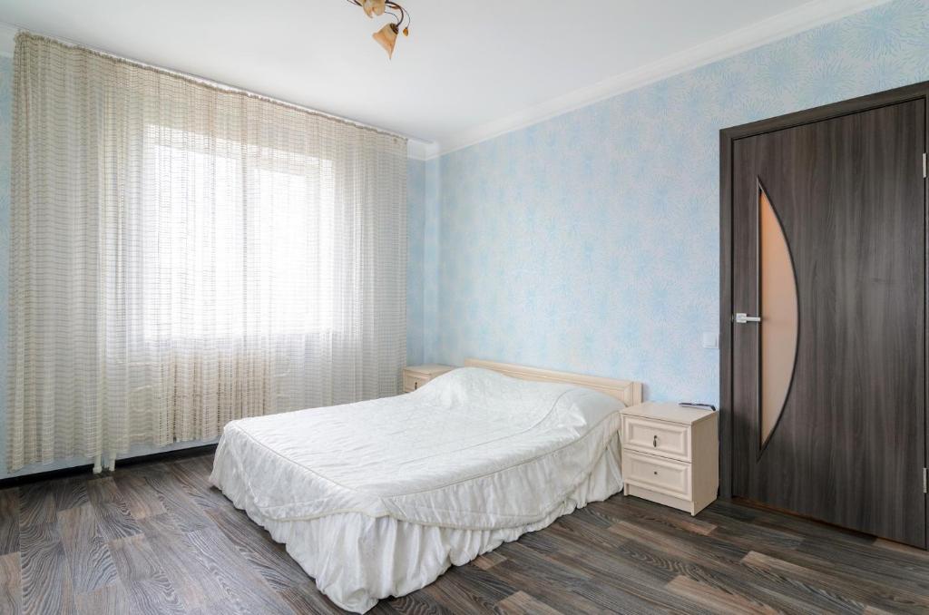 a bedroom with a bed and a dresser and a window at Квартира Лупшы 22 in Sumy