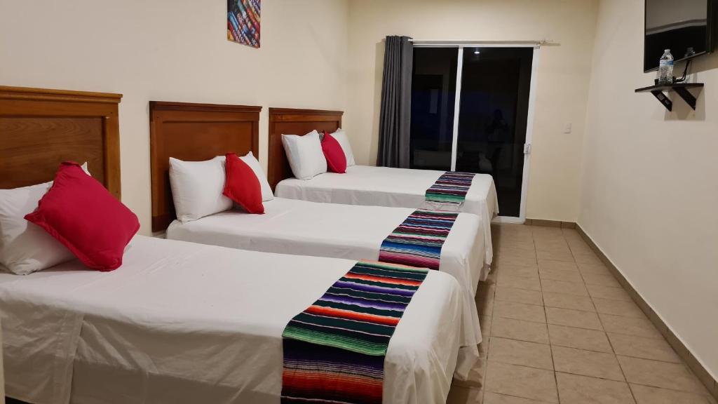 Postel nebo postele na pokoji v ubytování Hotel Machos Mahahual
