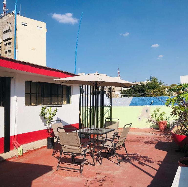Bazén v ubytování Hostal de los Reyes nebo v jeho okolí